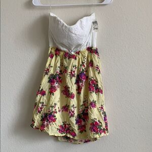 🌼3/$15🌼 NWT strapless open back dress